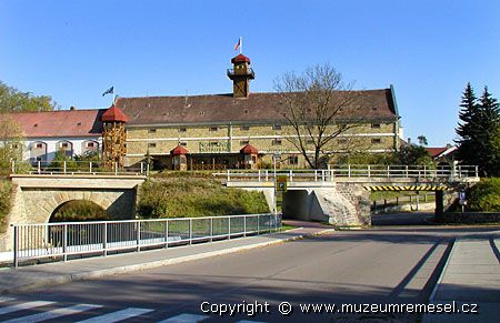 MUZEUM EMESEL NOV DVR LETOHRAD